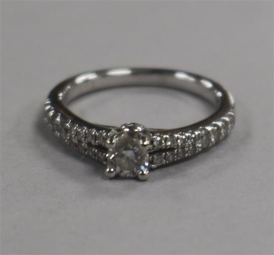 A Tokolwsky 18ct white gold and single stone diamond ring with box with diamond set shoulders, size J.